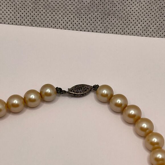 Vintage glass pearls champagne color - Picture 5 of 10